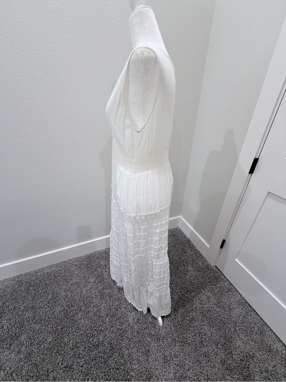 Sleeveless White Maxi Dress with Lace Panels - Picture 2 of 8